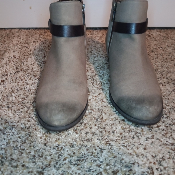 BP Distressed Leather Block Heel Ankle Boot - Picture 4 of 7